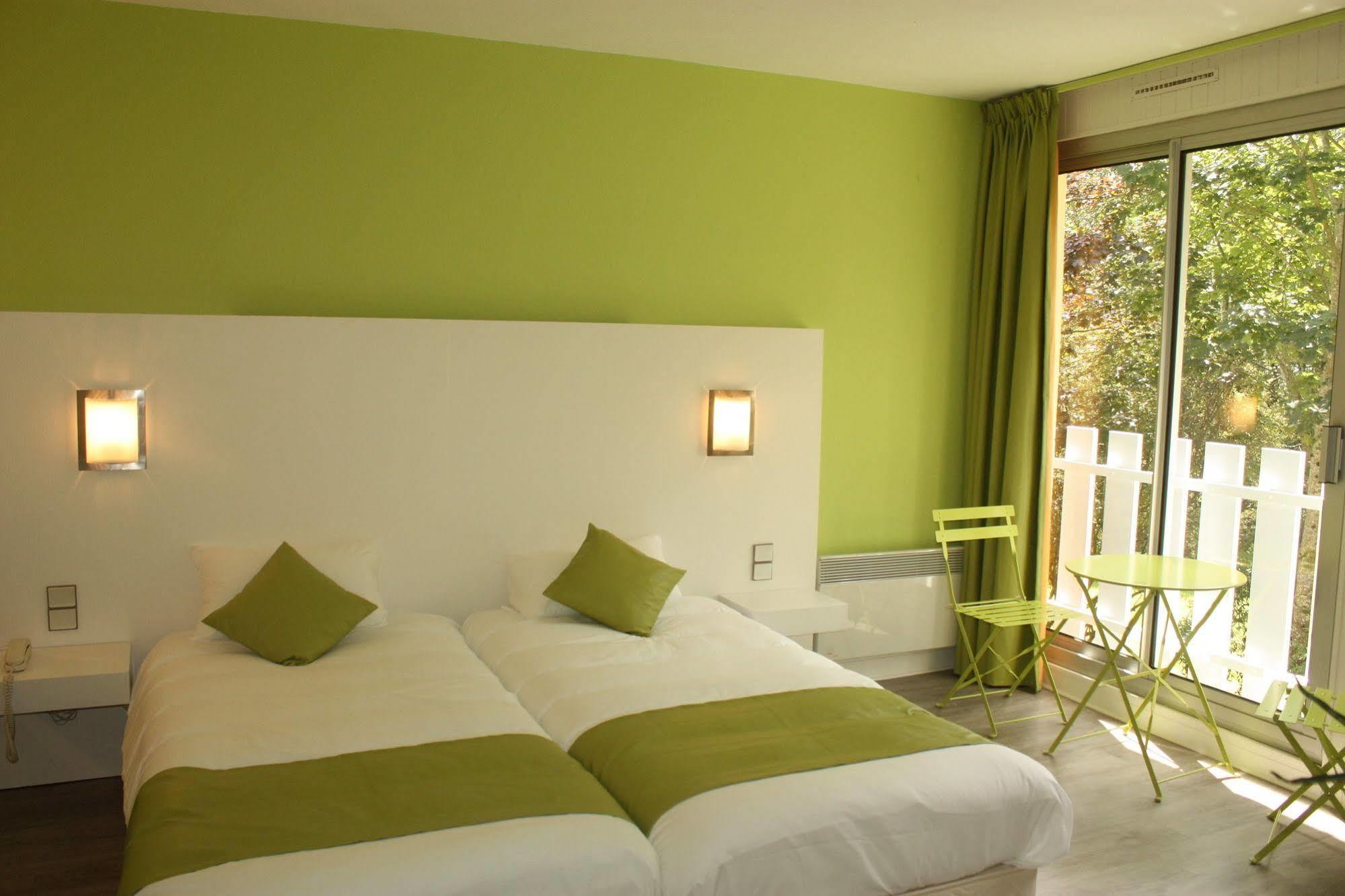 Latitude Ouest Hotel Restaurant & Spa Locronan Exterior photo
